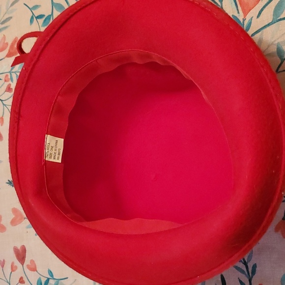 Wool red hat - Picture 4 of 5